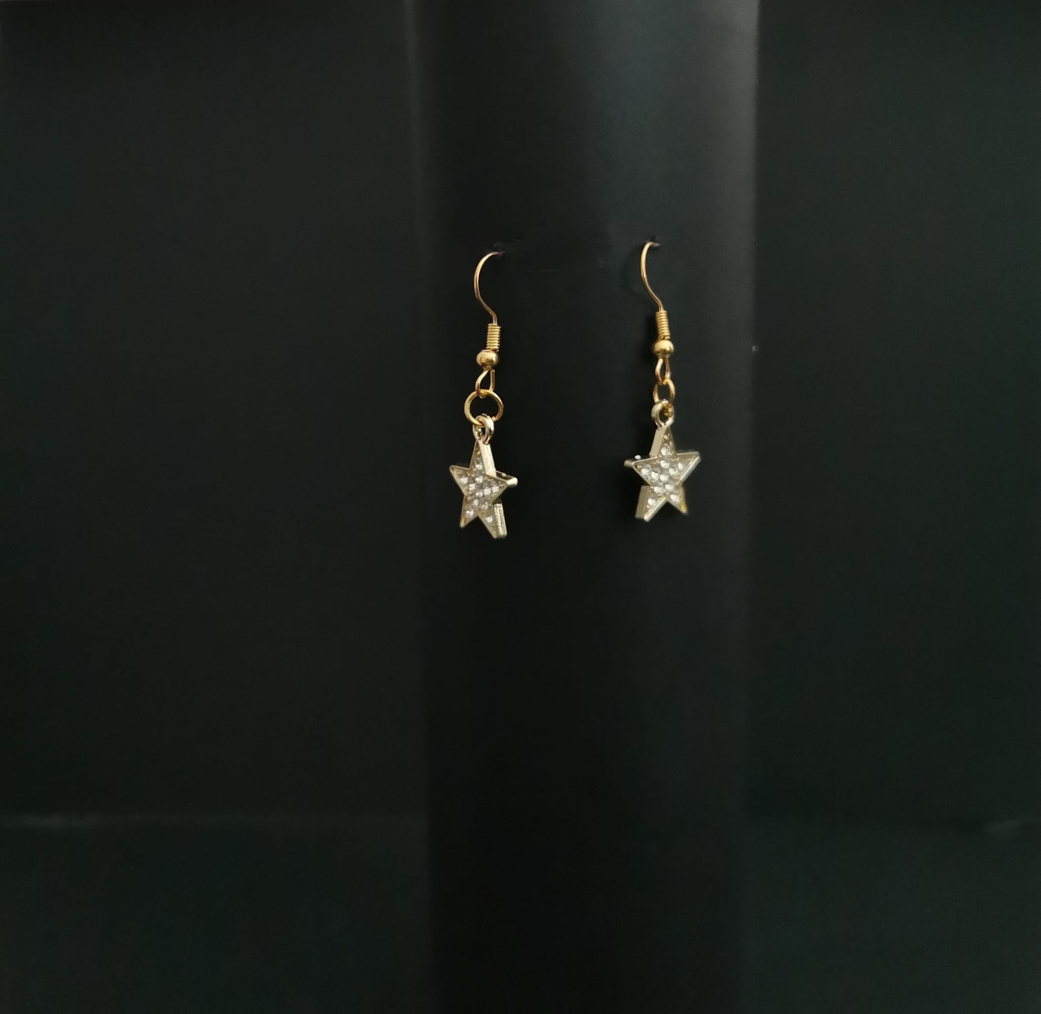 OP=OP Gouden sterretjes met diamantjes.